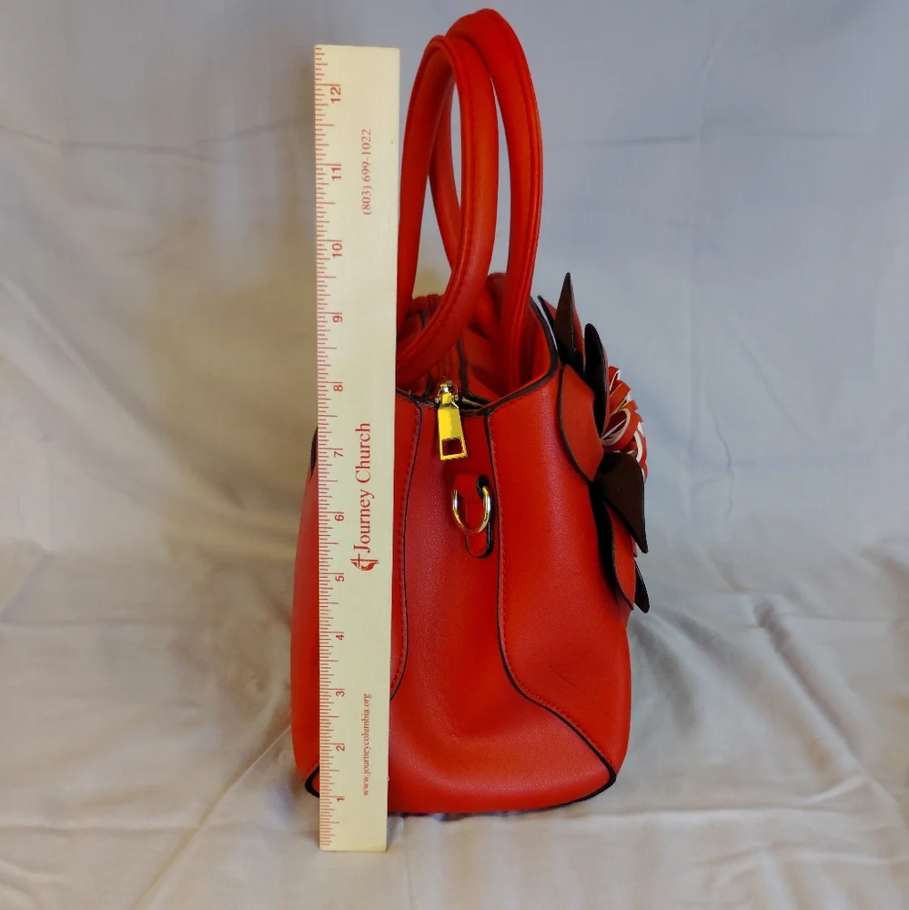Elegant Red Floral Handbag - Picture 8 of 10
